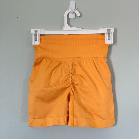 Bo+Tee Endurance Super Sculpt Mini Shorts in Light Orange - Picture 4 of 5